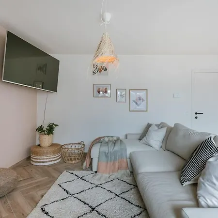 Апартаменты Juan - Modern In With 2 Bedrooms