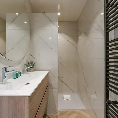 Juan - Modern In With 2 Bedrooms *