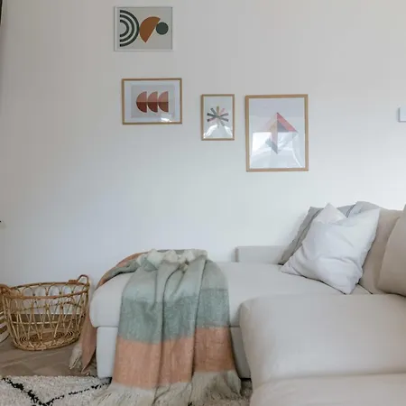 Juan - Modern In With 2 Bedrooms *